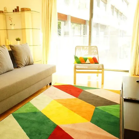 Modern Near The Bridge Apartment