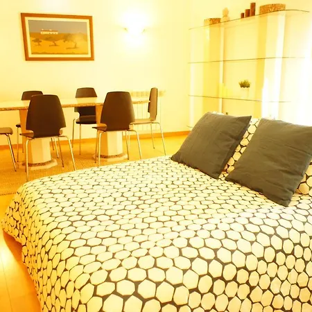 Apartment Modern Near The Bridge